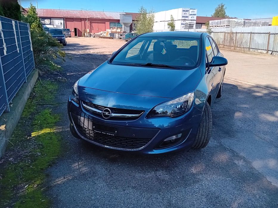 Opel Astra j poliftowa 1,6 benzyna Szwajcaria