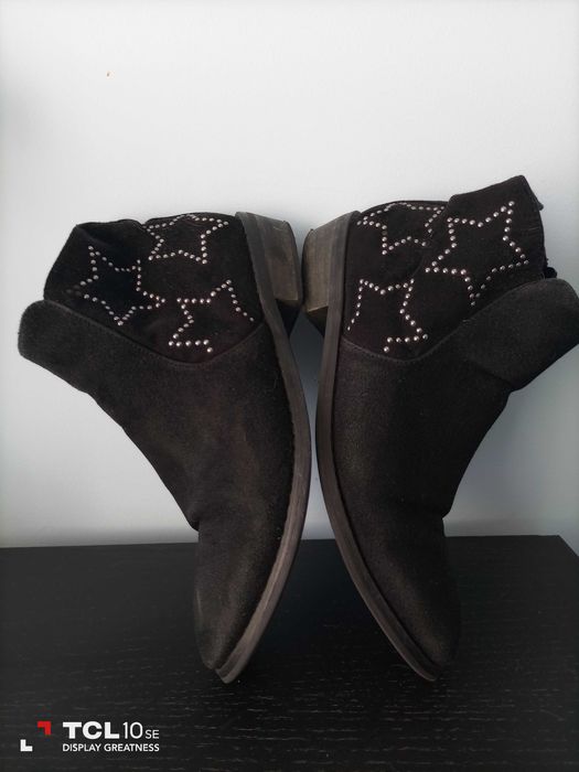 Botins pretos tipo camurça