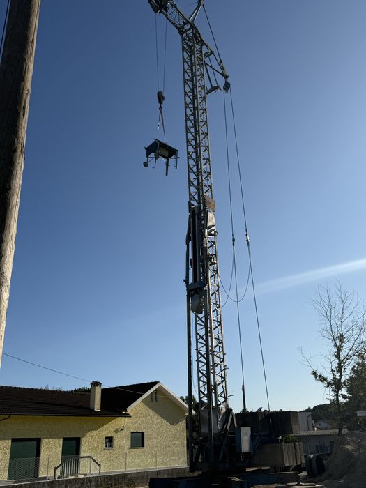 Grua automontante