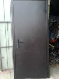 Двері броньовані металеві, вага37 кг,посадка лутки 85-206 ,2-шт