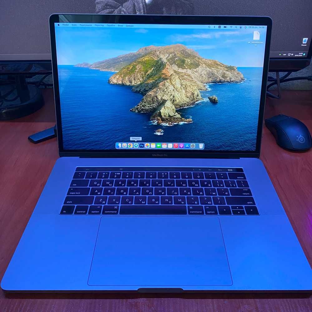 Apple MacBook Pro 15 дюйм., 2016 року з Touch bar