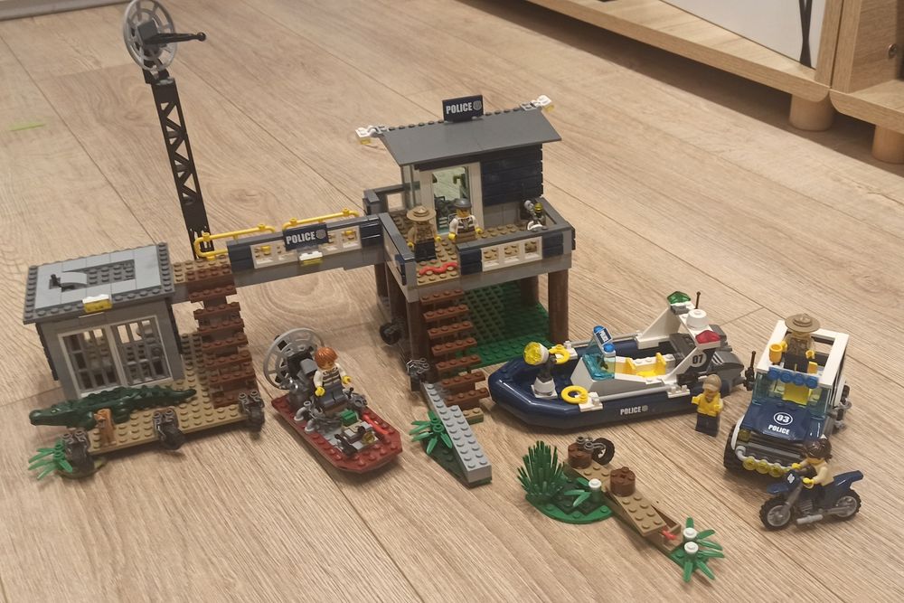 Klocki Lego City 60069 Posterunek policji z bagien