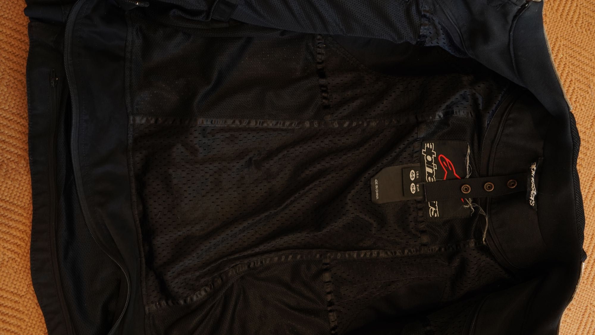 Куртка з горбом Alpinestars XL 54 шкіряна з підстібкою та перфорацією