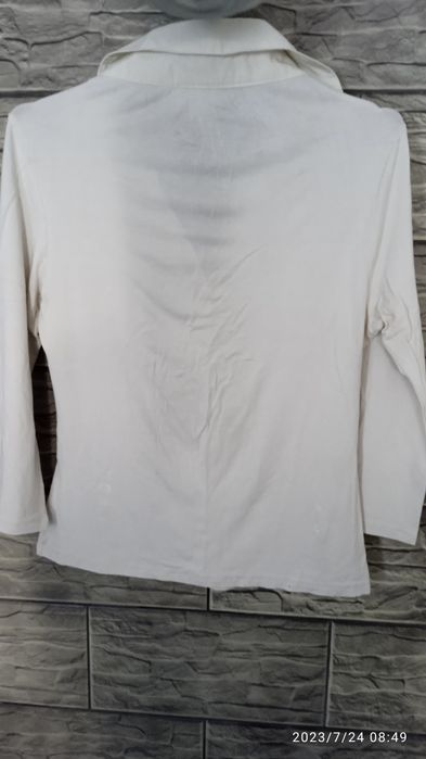 Жіноча блузка з вишитим бісером