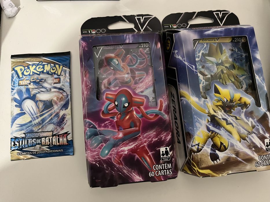 POKÉMON 2 decks + 1 saqueta Pokémon + 10 saqueta Star Wars
