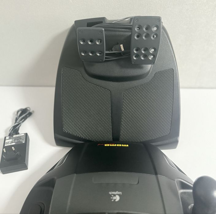 Игровой руль для ПК Logitech