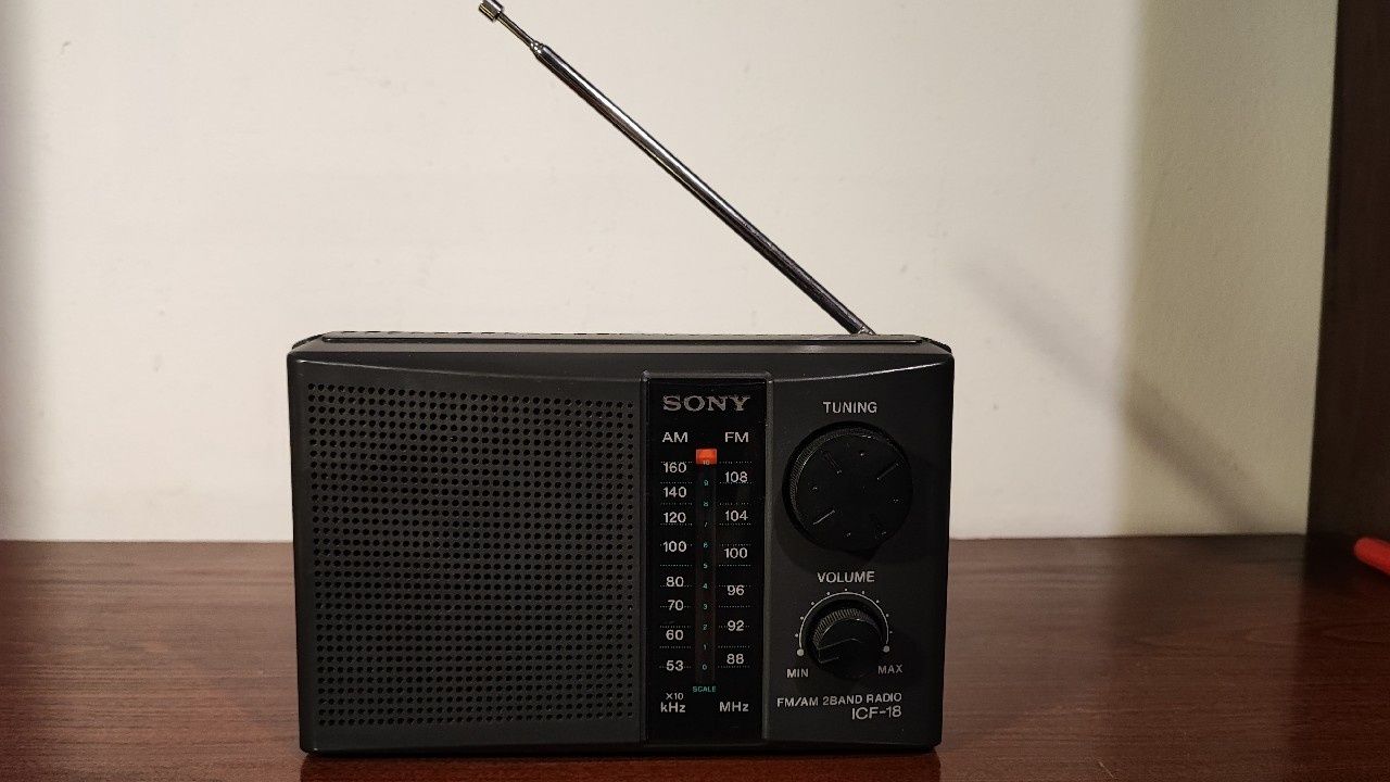 Radio Sony ICF-18