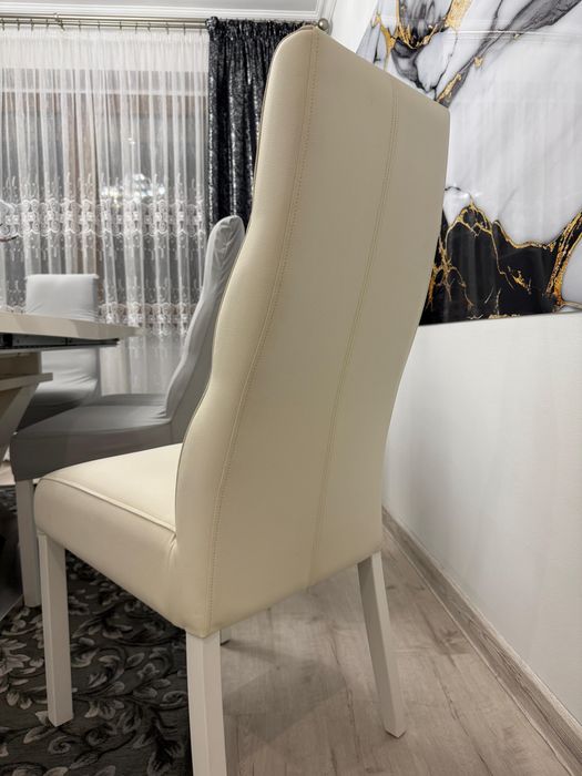 8 krzeseł do jadalni + pokrowce gratis