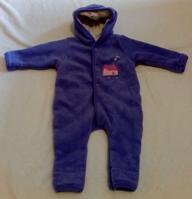 Kombinezon z kapturem zapinany na guziki (68cm) (Odzież)