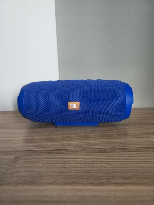 Продам колонку JBL Charge 3.
