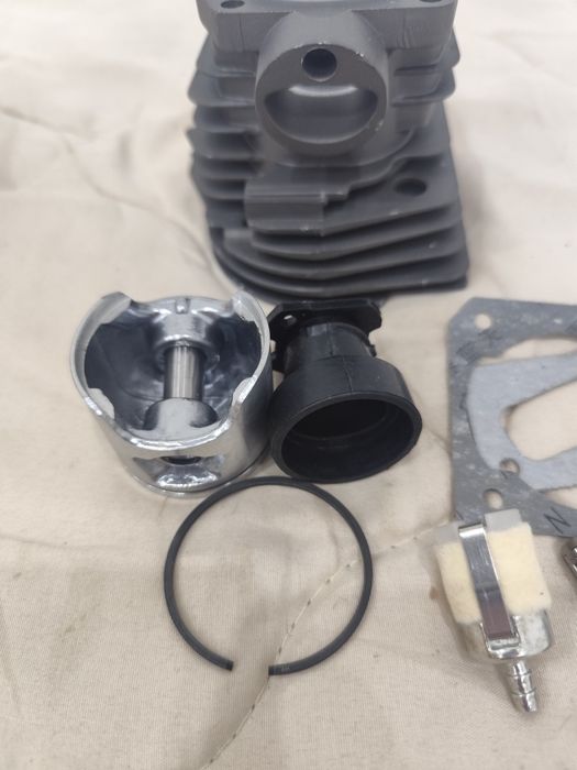 Cylinder zestaw tłok pierścienie świeca do pilarki 44 mm