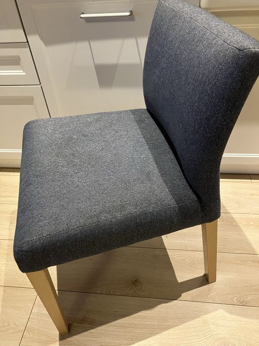 Dwa Granatowe Krzesła Agata Meble Drewniane Nogi Stan Bardzo Dobry