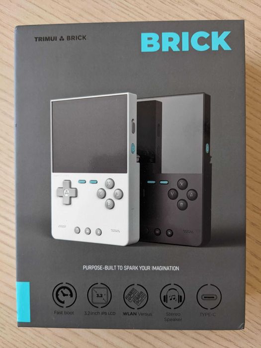 Портативна консоль Trimui Brick