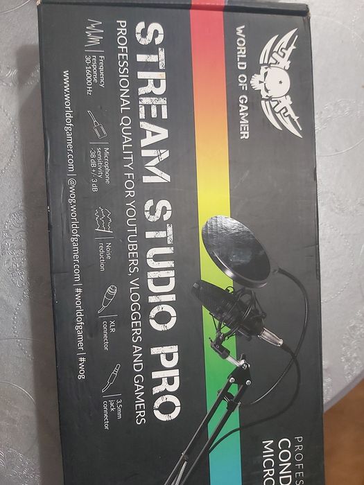 Microfone com tripé