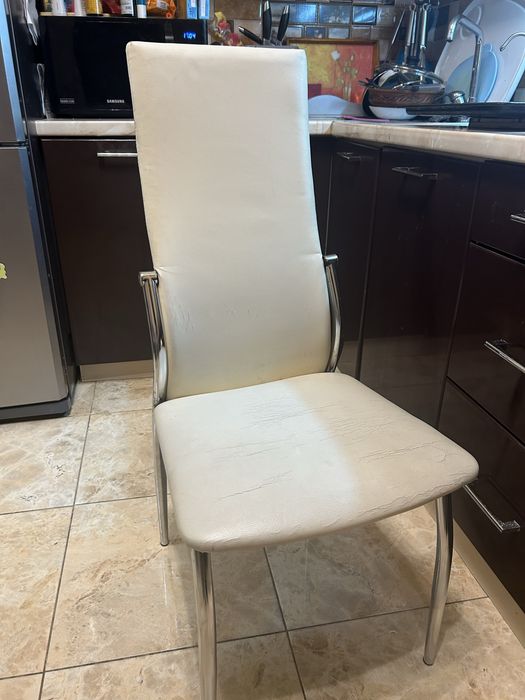 Продам кухонні стільці