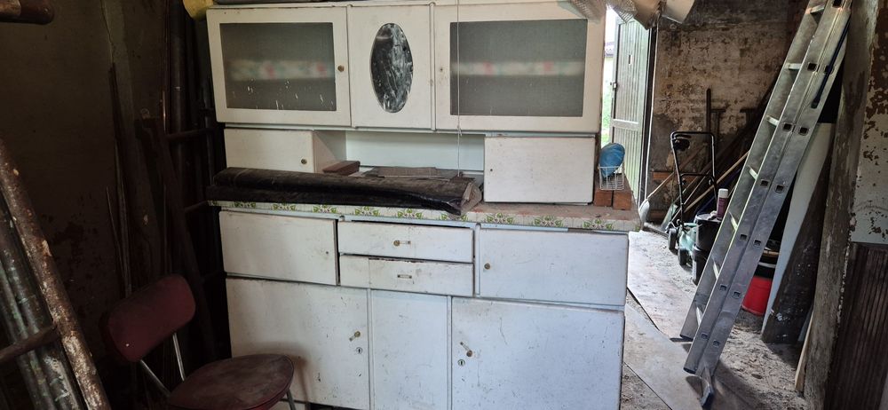 Stary kredens kuchenny