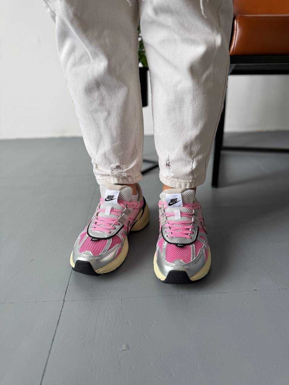 Жіночі кросівки Nike V2K Runtekk рожевий з сріблом 0993 ТОП КРОСИ