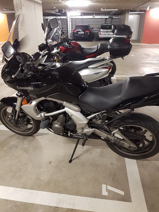 Kawasaki Versys 650 com mala e gps