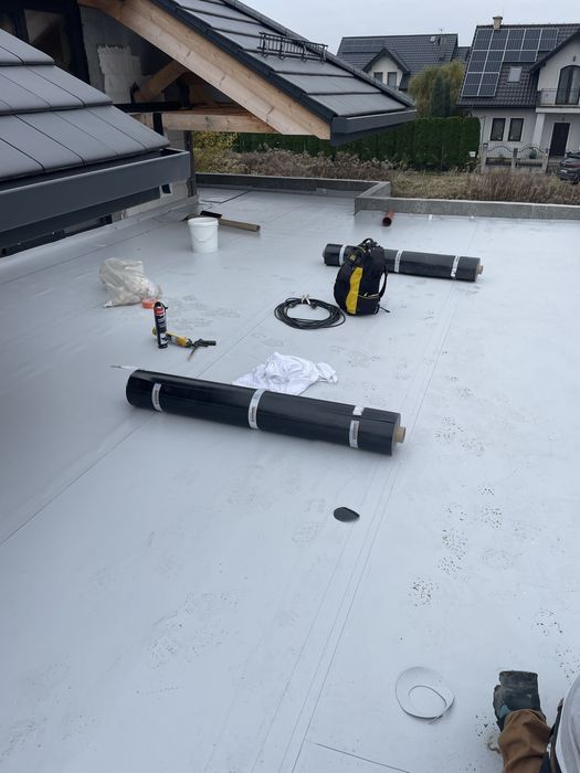 Hydroizolacje dachow  , tarasów oraz balkonów, obróbki blacharskie.