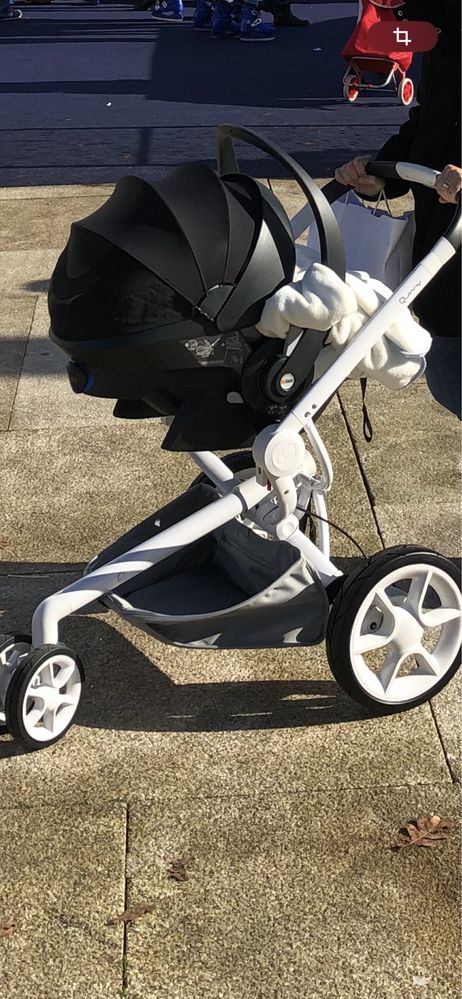 Carrinho, alcofa, ovo e carro de passeio