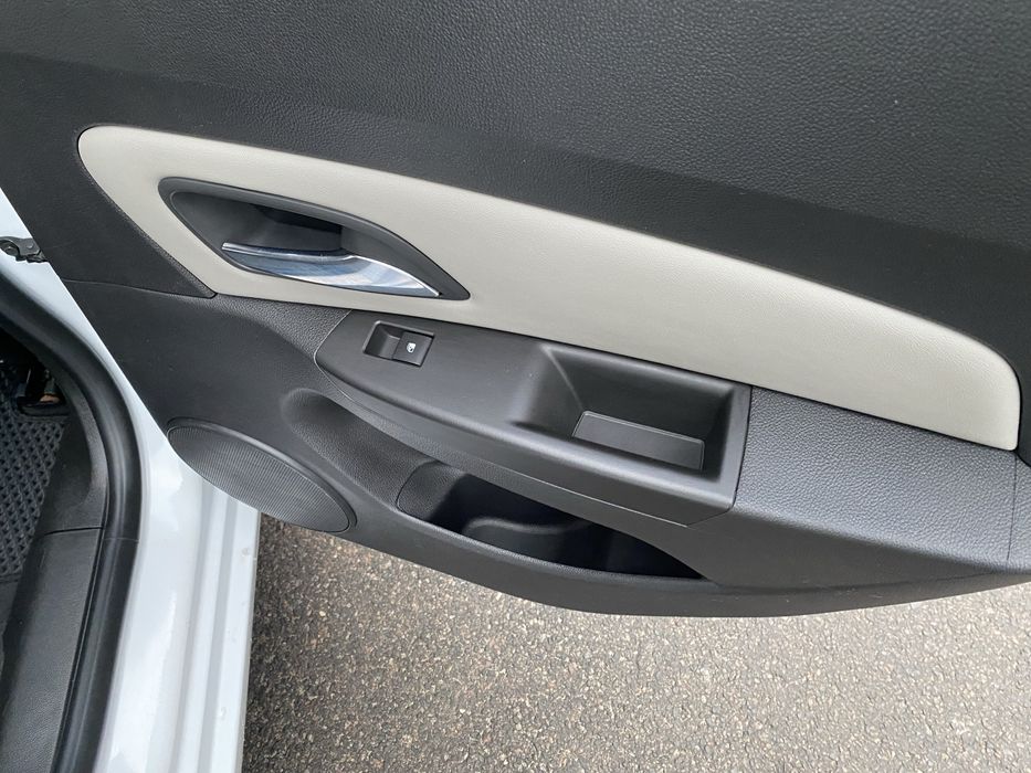 Chevrolet Cruze 2015 1.8 бензин автомат