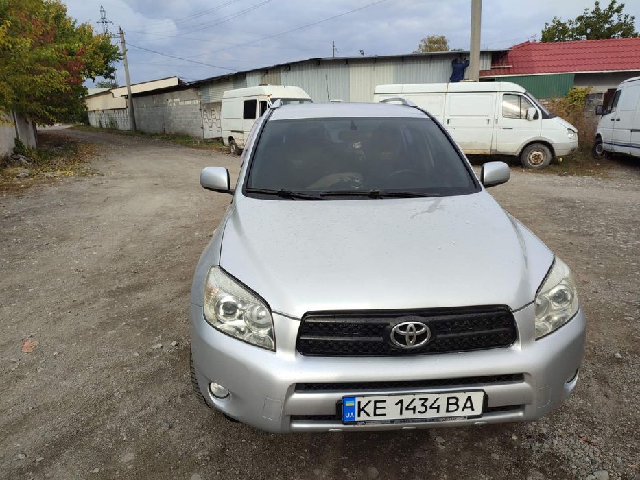 Toyota.    Rav 4