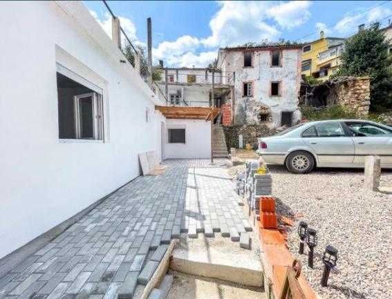 Moradia T2 remodelada + 2 pronta a habitar