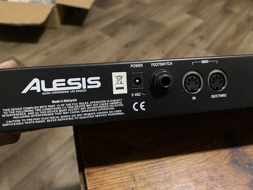 MICROVERB 4 24bit ALESIS Процессор эффектов