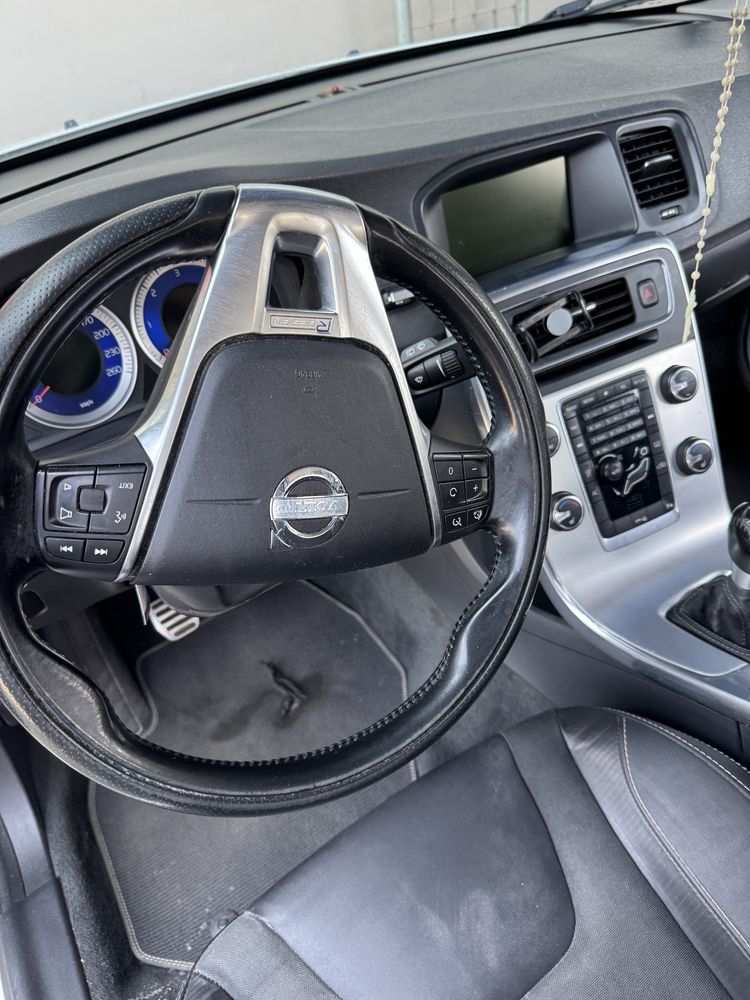Volvo V60 R design D3