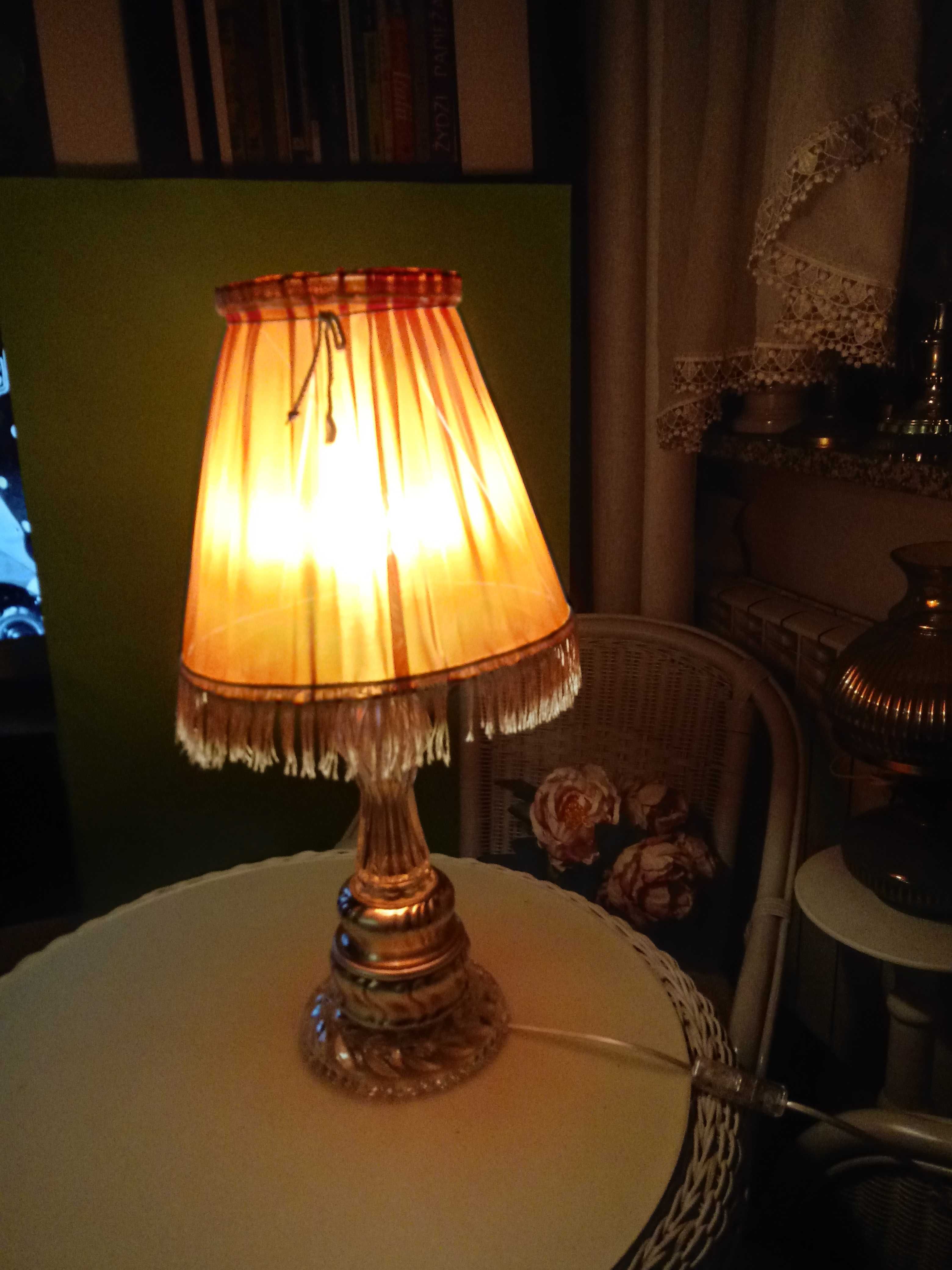 Lampa ze szkła odlewanego z abażurem