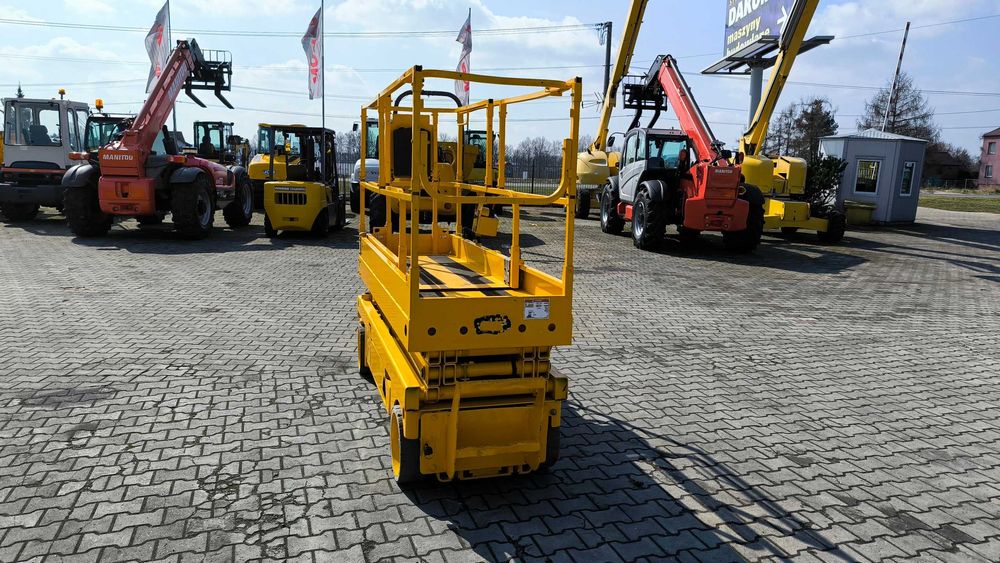 Podnośnik nożycowy Haulotte Compact 8 rok 2011 cena 18500 netto