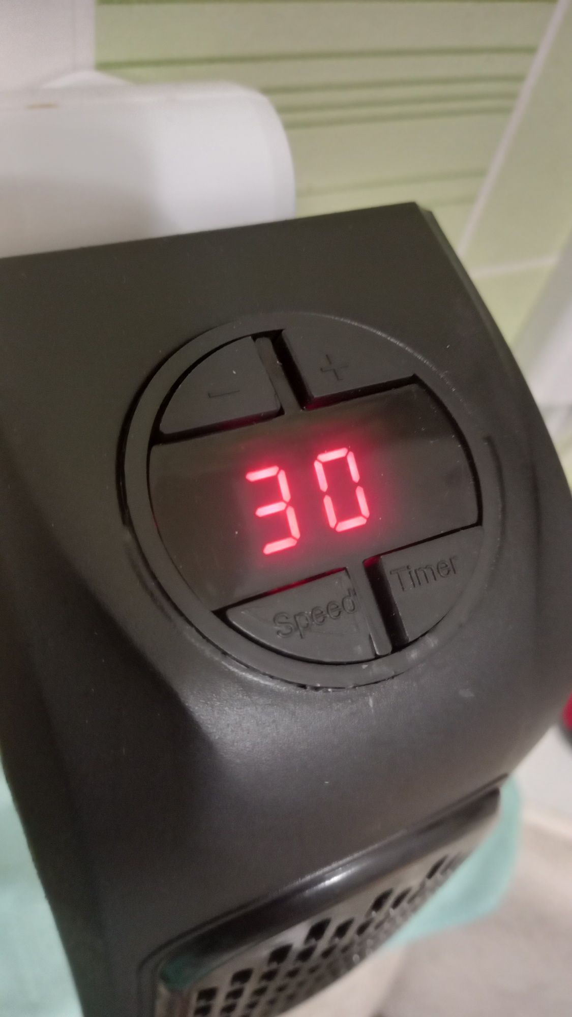 Продам портативный тепловентилятор Handy Heater