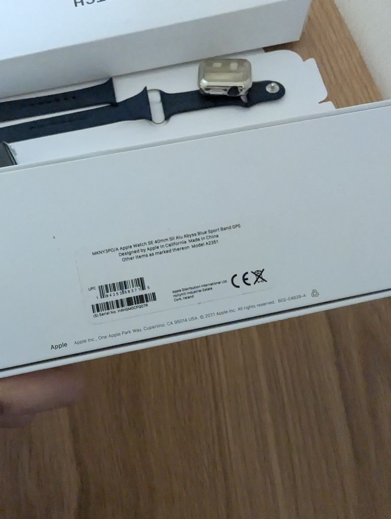 Apple watch SE com 2 braceletes e capa de proteção