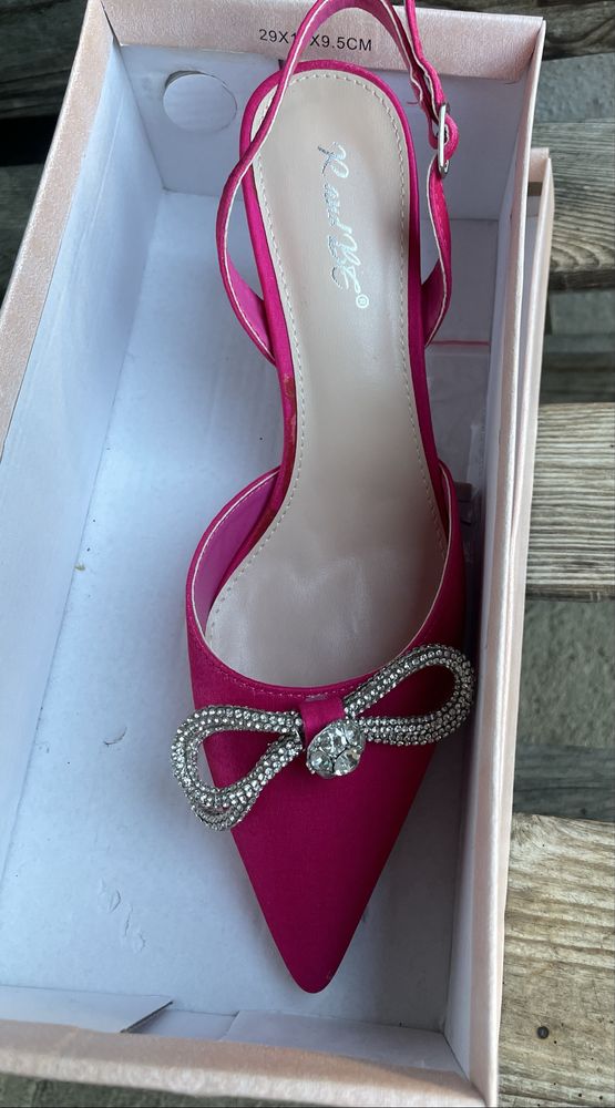 Sapatos rosa novos