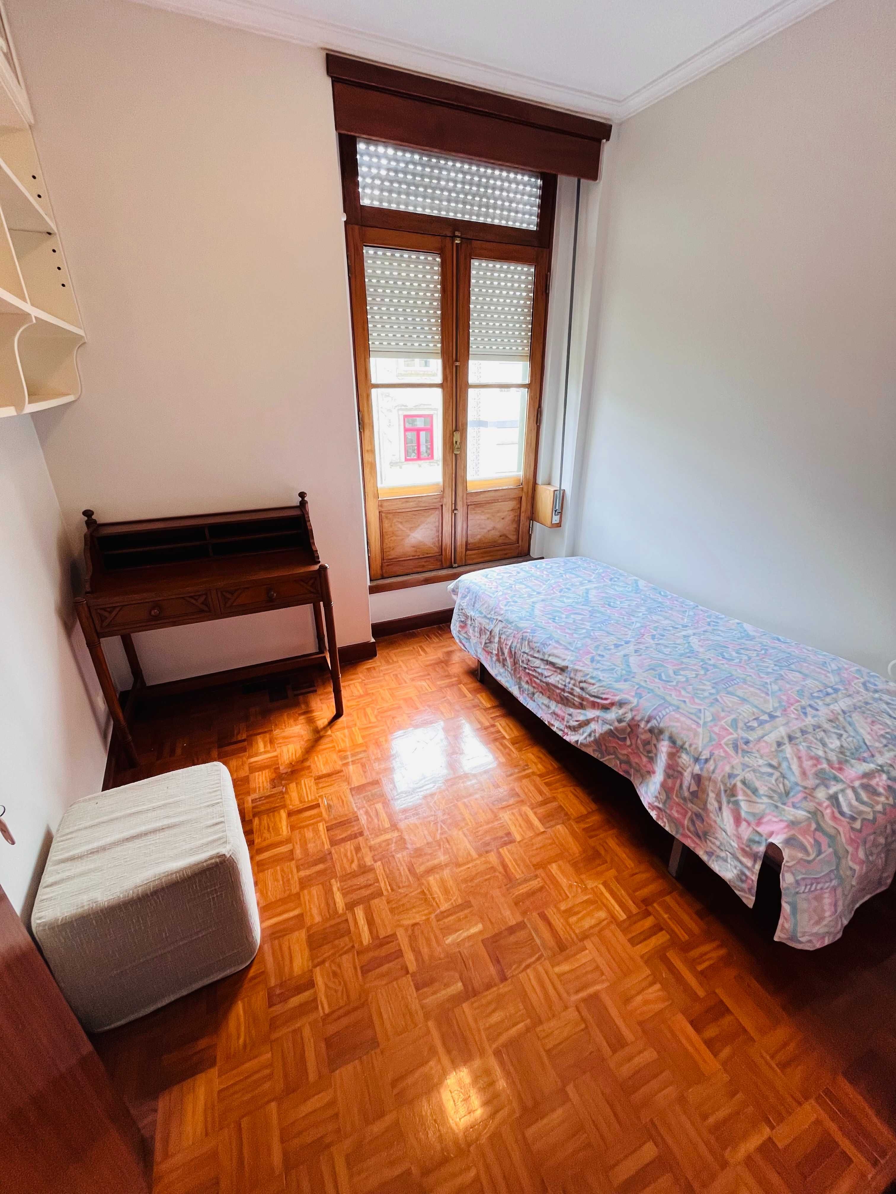 Quartos somente para meninas perto Metro Trindade
