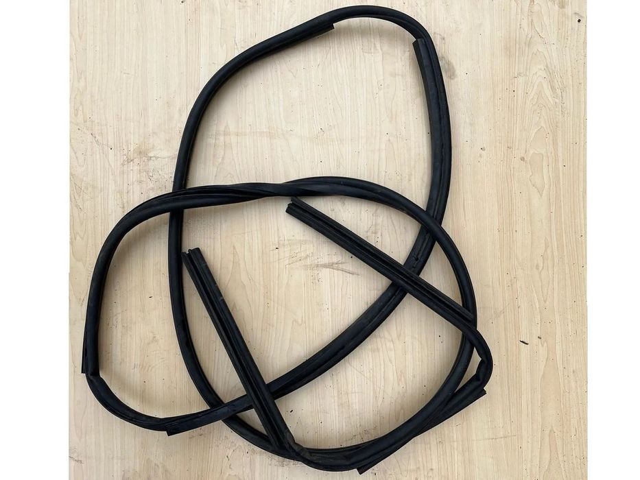 Uszczelka maska Land Rover Discovery 4 IV