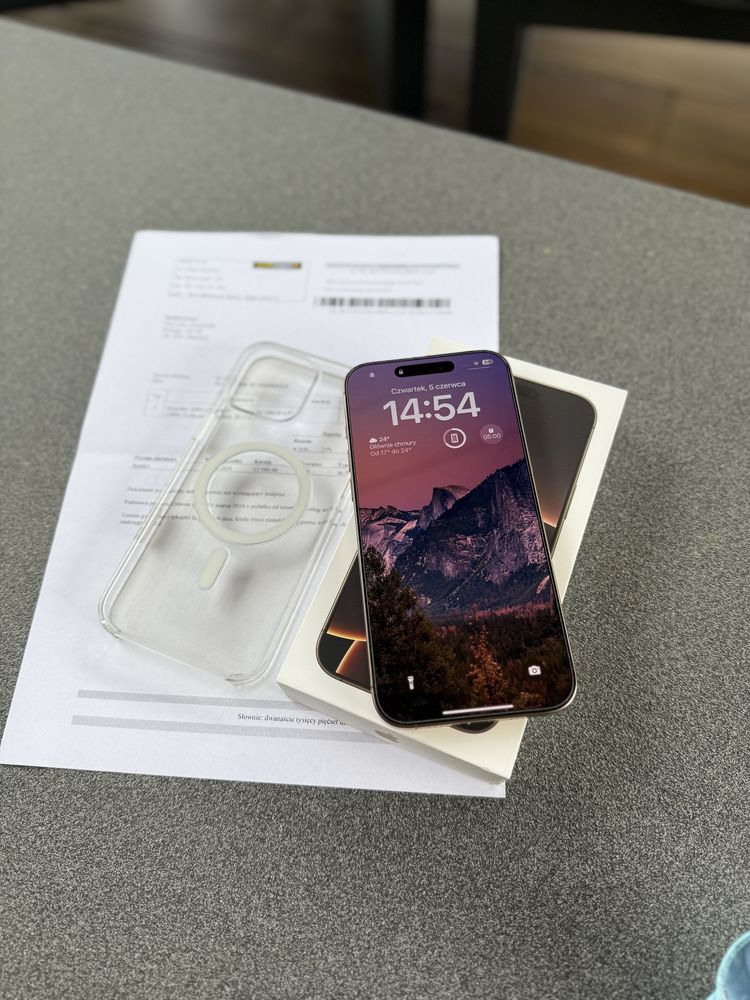 Iphone 16 Pro Max 256GB + clear case.
