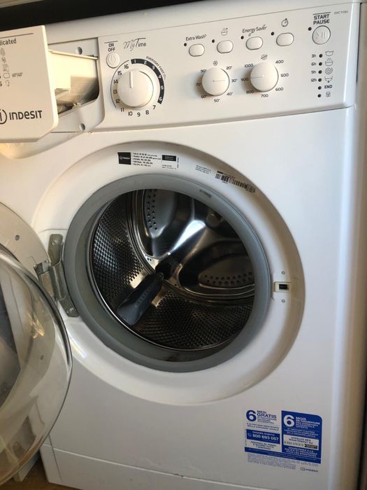 Máquina de Lavar Roupa INDESIT EWC 91083 BS (9 kg - 1000 rpm - Branco)