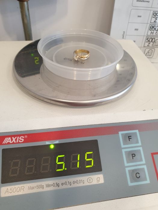 Śliczny Złoty pierścionka z brylantem 0.30ct