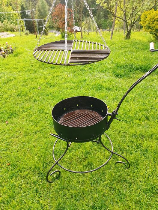 Gril ogrodowy z paleniskiem