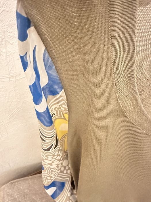 Стильна кофтинка бренду Escadа.