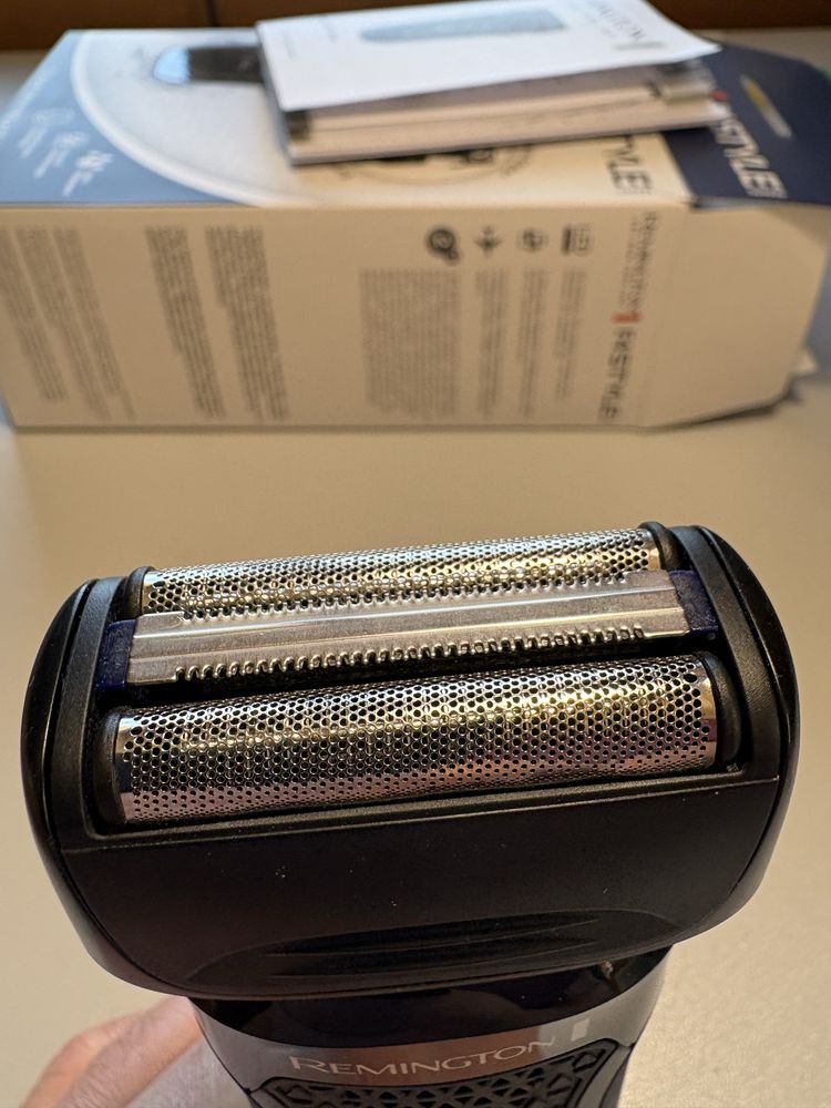 Продаётся электрическая бритва Remington F4