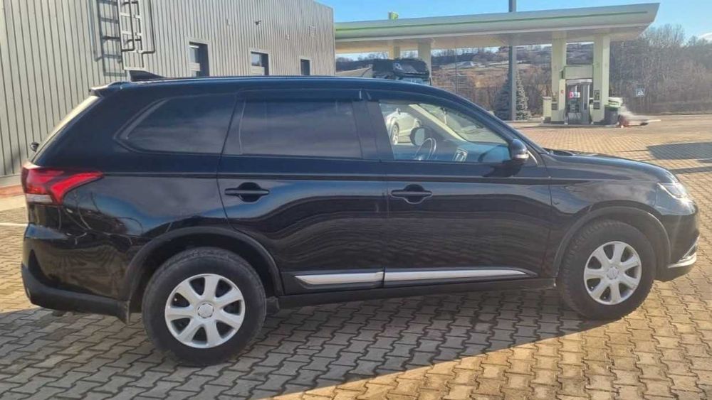 Продам чорний Mitsubishi Outlander - відмінний стан, з салону