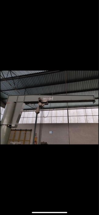 Grua pórtico 3 t (5m de bandeira e 4 m de altura útil)