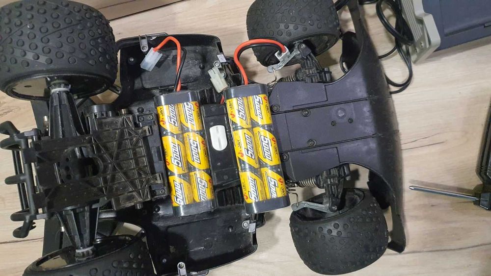 Радіокерована машинка Radio Shack Vortex DP, велика і швидка (РІДКІСНА