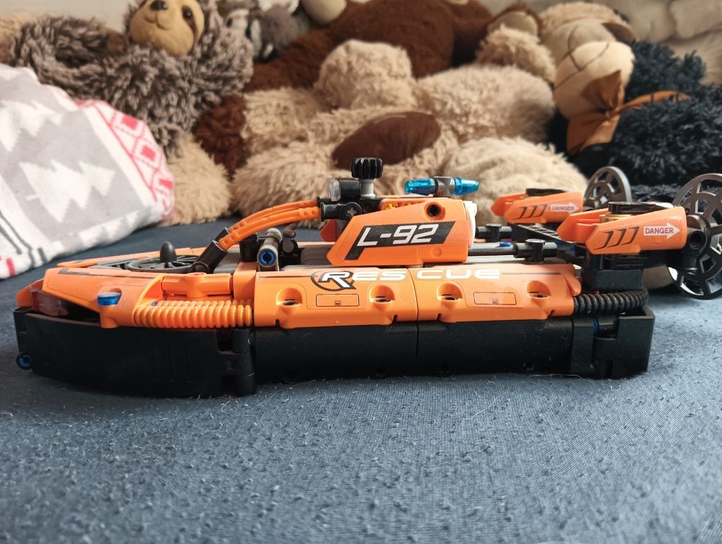 LEGO technic poduszkowiec 42120