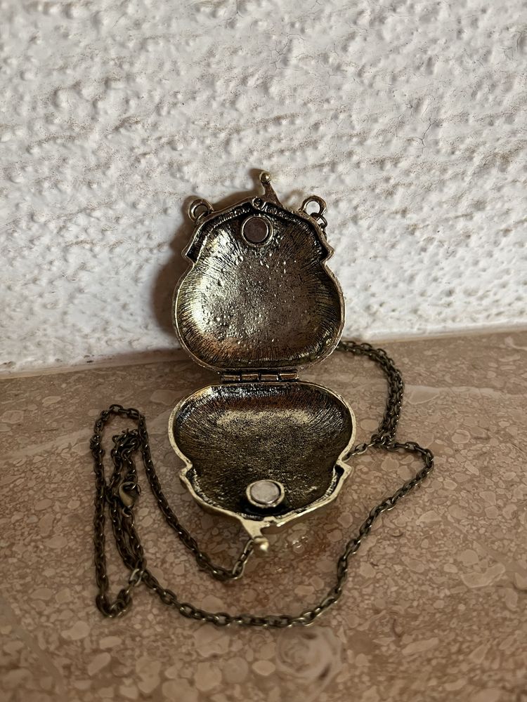 Naszyjnik retro sekretnik schowek portfel