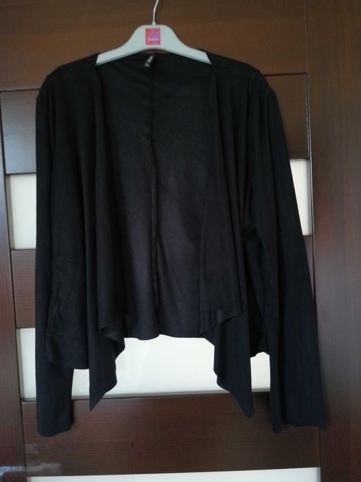 Czarna narzutka damska bez zapinania