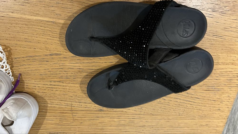 Czarne Klapki Japonki damskie 39 koturny 4 cm Spyto