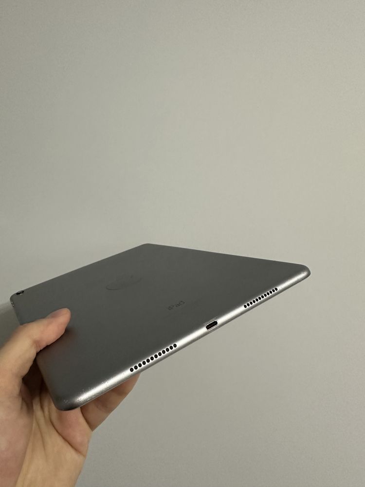 Продам Apple Ipad Pro 9.7 128 GB Wi-Fi (ємність батареї 88%)